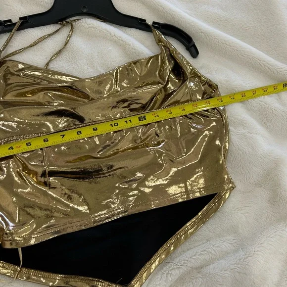 💰PRICE ⬇️ 
 PEACH • Metallic Gold Halter Top • XL - Picture 4 of 9